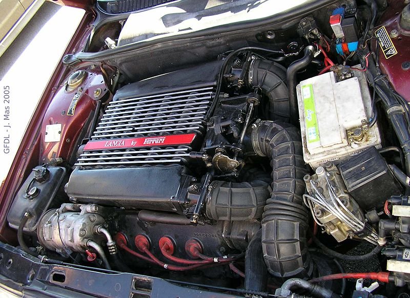 800px-Lancia_thema_8.32_engine.jpg