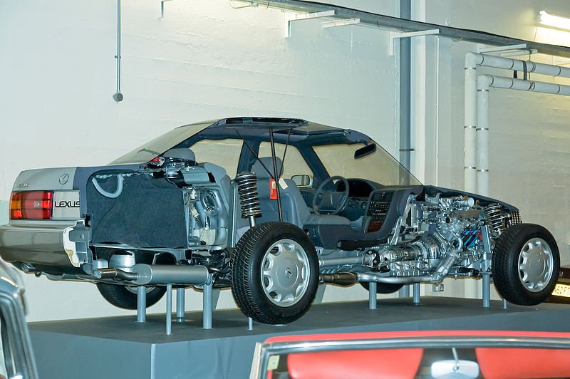 800px-Lexus_Cutaway_LS_400.jpg